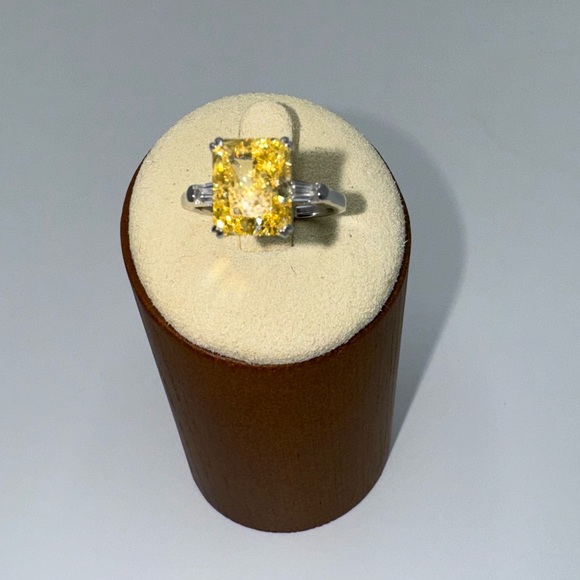 18k 3ct Radiant Canary Ring - Picture 8 of 10